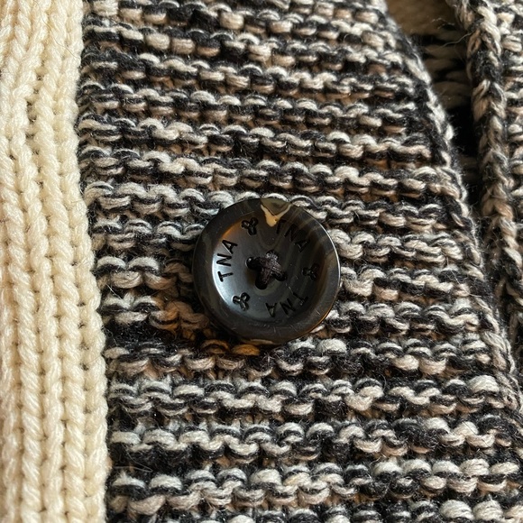 100% Lamb’s wool TNA cardigan - Picture 3 of 5